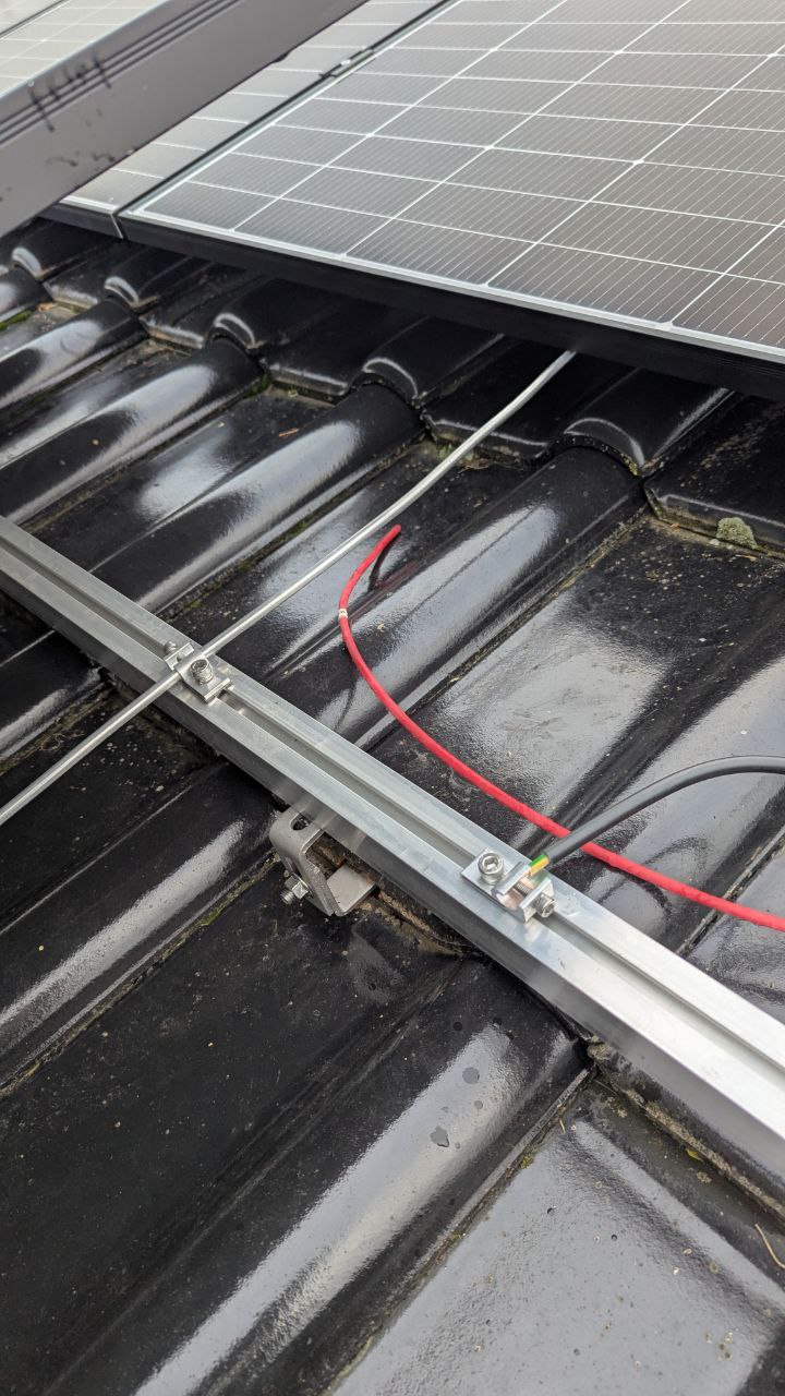 Potentialausgleich an der Aluminium-Unterkonstruktion